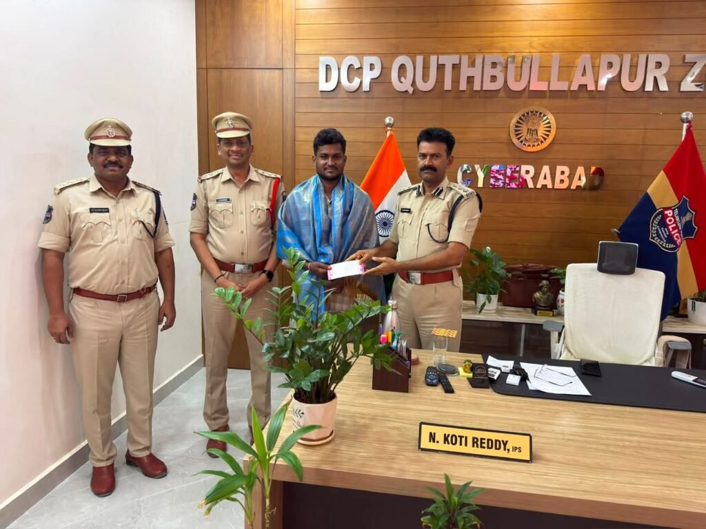 🚨రాపిడో డ్రైవర్ సమయస్ఫూర్తి, దుండిగల్ పోలీసుల మెరుపు దాడి.. డ్రగ్స్ నెట్‌వర్క్ గుట్టు రట్టు! 🏍️ 