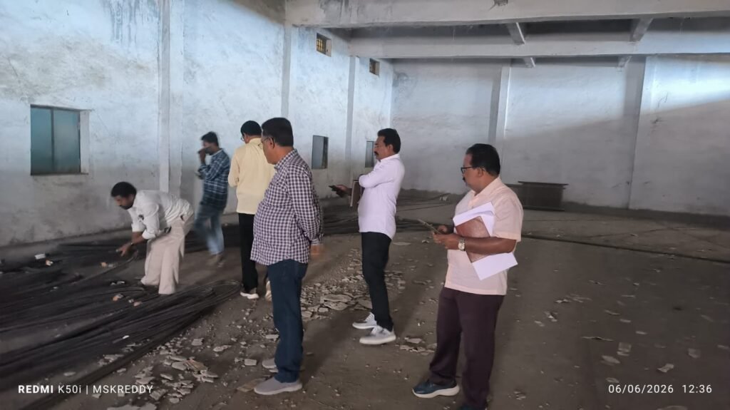 ప్రొద్దుటూరు గృహనిర్మాణ శాఖ గోడౌన్ లో ఐరన్ మాయం..