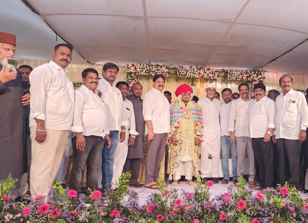పలు వివాహాలకు హాజరైన మాజీ ఎమ్మెల్యే రాచమల్లు