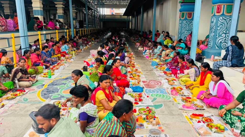 విజయ దుర్గమ్మ సన్నిధిలో కాలసర్ప దోష నివారణ పూజలు (రాహుకాల పూజ)