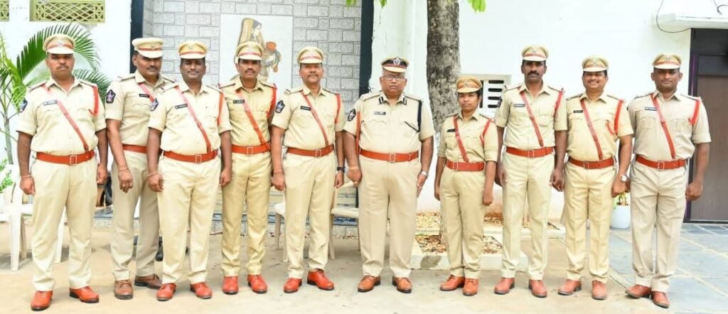 పోలీసు శాఖ గౌరవాన్ని మరింత పెంచాలి –డి ఐ జి కోయ ప్రవీణ్
