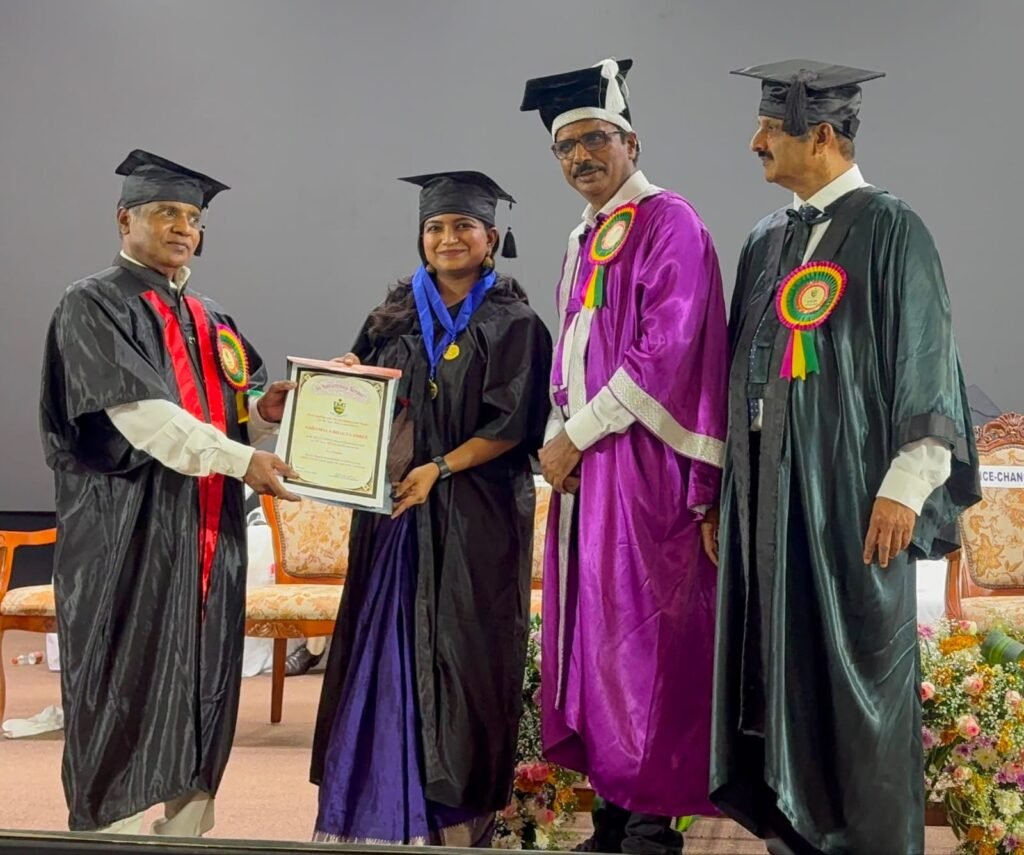 ప్రొద్దుటూరు విద్యార్థిని భాగ్యశ్రీకి ఇంగ్లీష్ లో రెండు బంగారు పతకాలు..