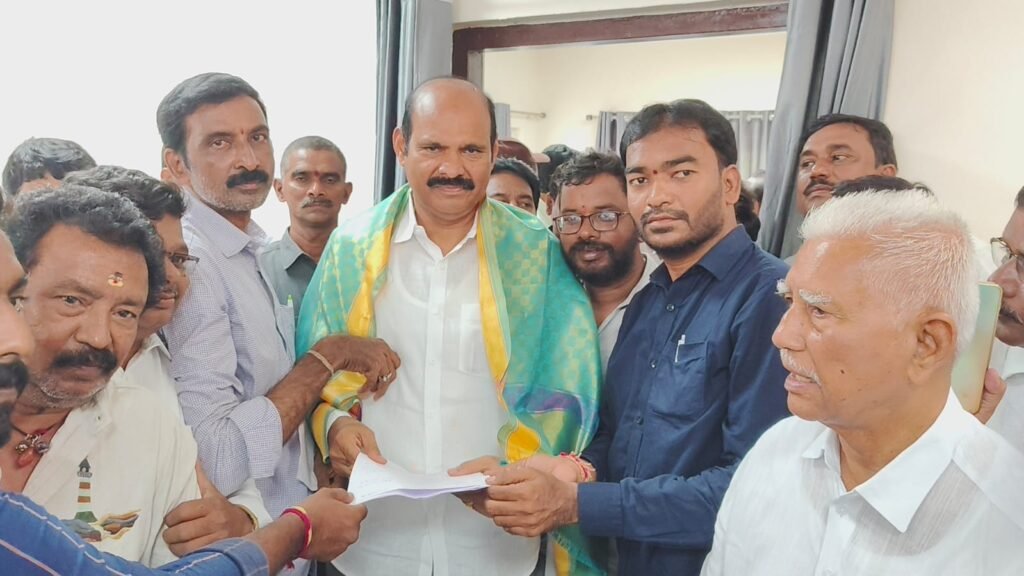 జర్నలిస్టుల సమస్యలపై మంత్రి కు వినతి పత్రం
