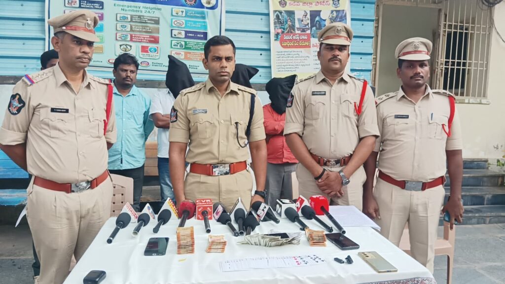 పక్కా నిఘా తో జూద స్థావరాన్ని బట్టబయలు–ఏఎస్పీ