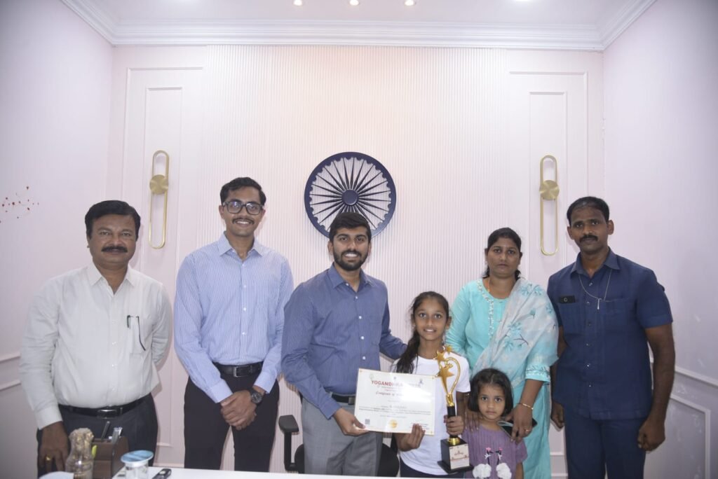 యోగాంధ్ర రాష్ట్ర స్థాయి విజేతలకు అభినందించిన  అనంతపురం కలెక్టర్ ఆనంద్