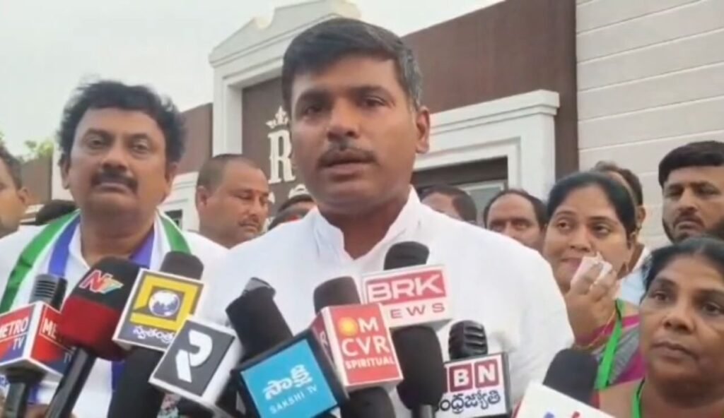 8 మంది చనిపోవడం బాధాకరం –మాజీ మంత్రి