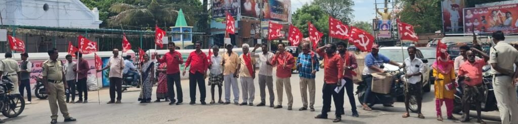 రైల్వే కోడూరులో రాస్తారోకో