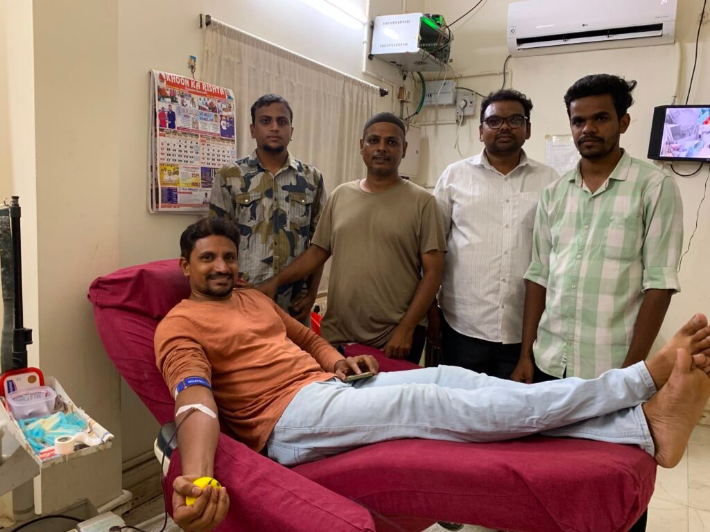 అత్యవసర సమయంలో ముగ్గురు రక్తదాతల స్పందన