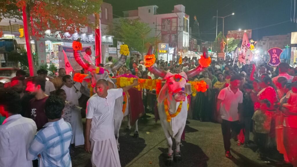 హరినామ సంకీర్తనలతో.. భక్తుల ఆధ్యాత్మిక నృత్యాలతో.. ఇస్కాన్  మహారథయాత్ర..