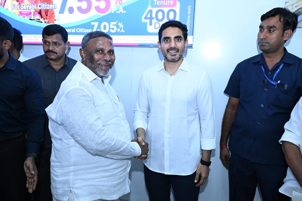 కడప విమానాశ్రయంలో మంత్రి నారా లోకేష్‌కు డా. వి.ఎస్. ముక్తియార్ ఘన స్వాగతం