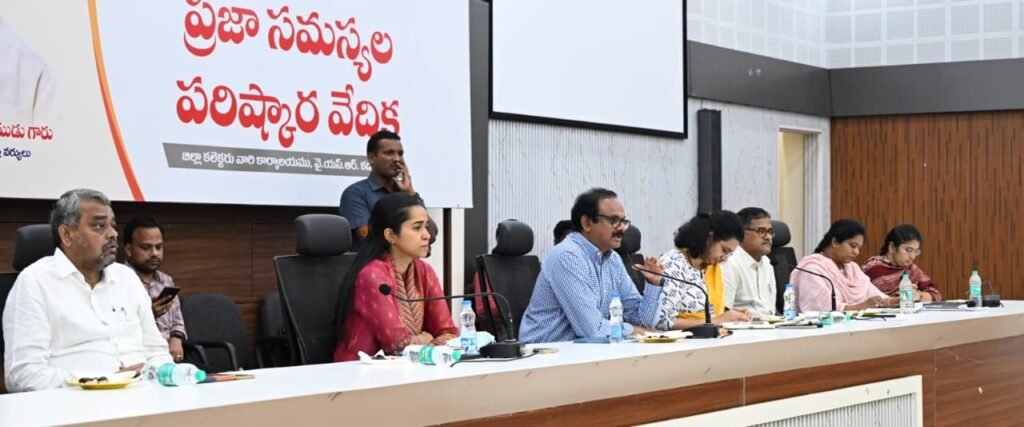 స్మార్ట్ కిచెన్‌ తో మధ్యాహ్న భోజన పథకానికి నూతన దిశ– జిల్లా కలెక్టర్