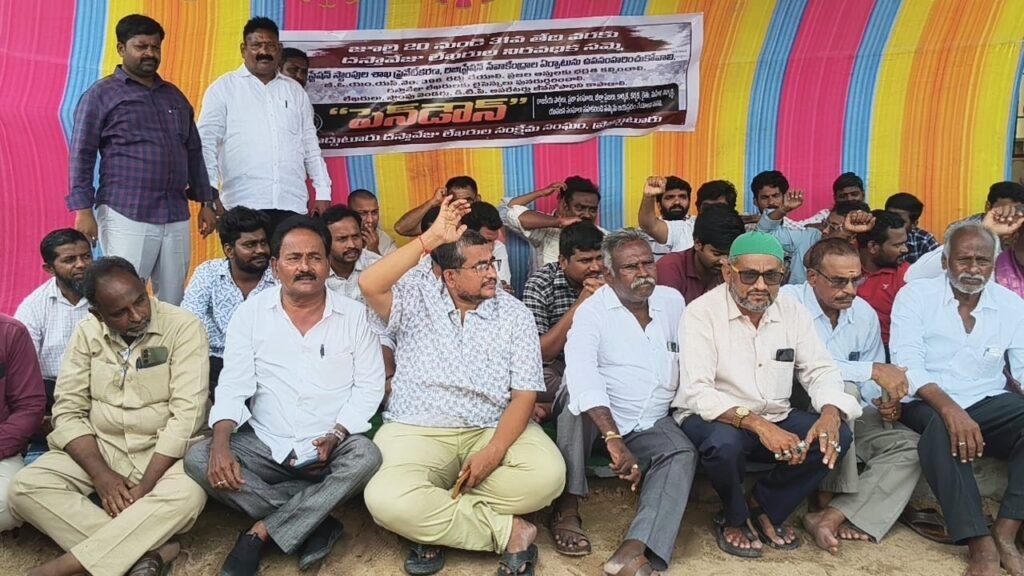 జి.ఓ. 396 రద్దు చేయాలంటూ ప్రొద్దుటూరులో దస్తావేజుల లేఖరుల నిరవధిక సమ్మె..