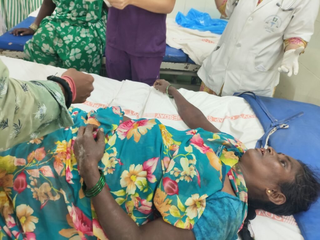 కడప–తాడిపత్రి ప్రధాన రహదారిపై కూలీల ఆటో బోల్తా.. మహిళ మృతి, పలువురికి గాయాలు..