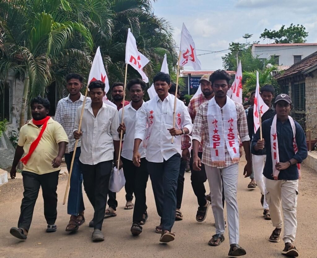 కేంద్ర విద్యా శాఖ మంత్రి రాజీనామా చేయాలి –sfi , DYFI డిమాండ్