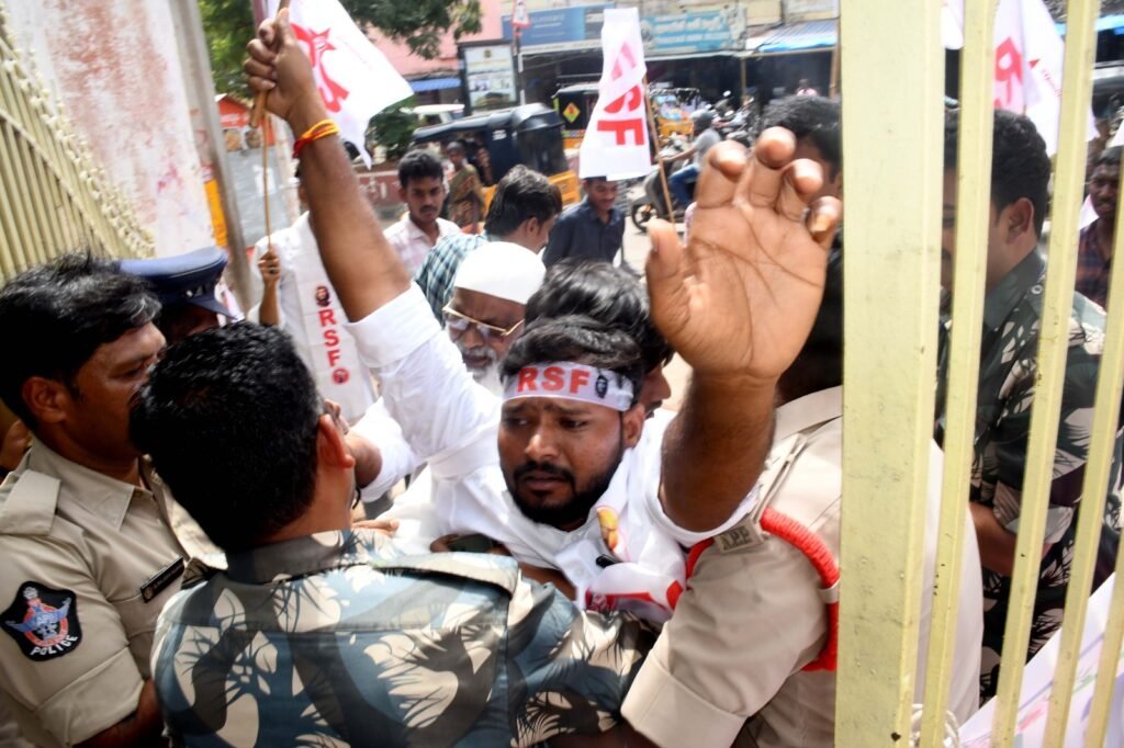 కేంద్ర విద్యాశాఖ మంత్రి రాజీనామా చేయాలి: ఆర్‌ఎస్‌ఎఫ్ డిమాండ్