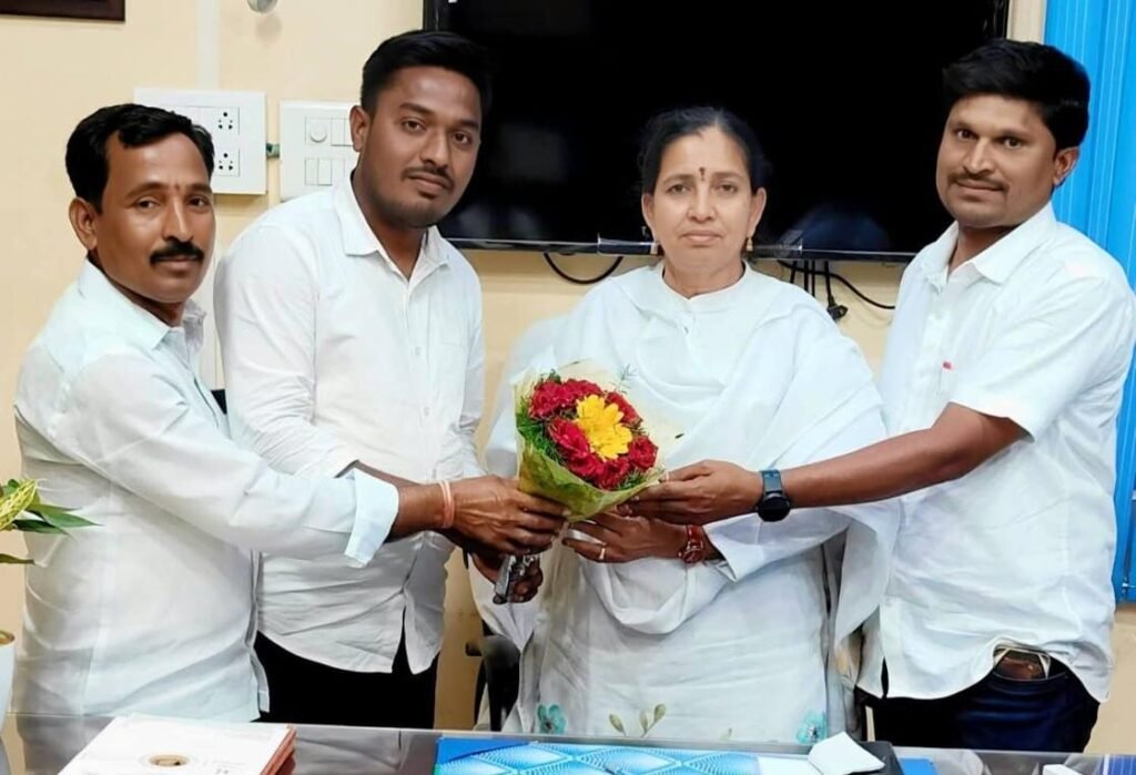 నూతన సాంఘిక సంక్షేమ శాఖ డిడి చింతామణి ను శుభాకాంక్షలు తెలిపిన ఎ ఐ బి ఎస్ యు నాయకులు