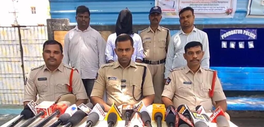 తక్కువ ధరకే 100 గ్రాముల బంగారం అంటూ రూ.6.50 లక్షలు కాజేసిన మోసగాడు అరెస్ట్..