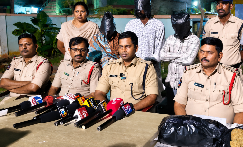 గంజాయి విక్రయిస్తున్న ముగ్గురు అరెస్ట్‌..