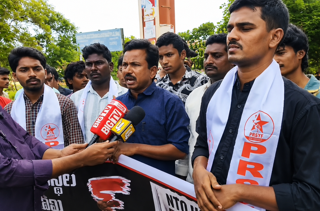 నీట్ ప్రశ్నాపత్రం లీకేజీపై నిరసన.. కేంద్ర విద్యాశాఖ మంత్రి రాజీనామా చేయాలని PRSYF డిమాండ్