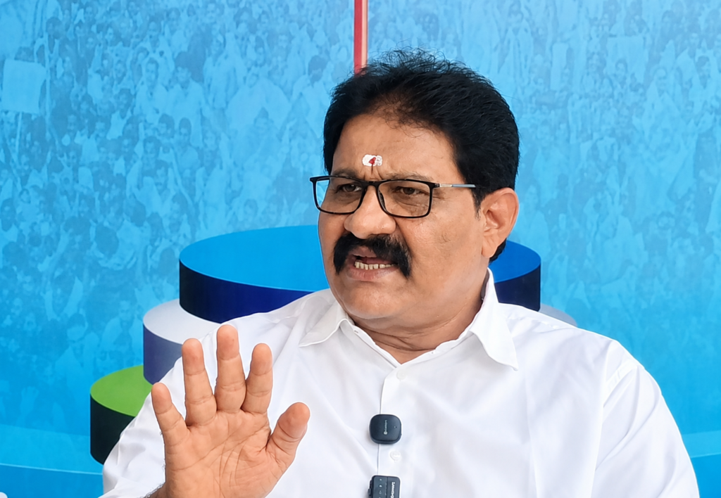 చంద్రబాబు లోకేష్ లు ఎక్కడ వెళ్ళినా జగన్ నామస్మరణమే