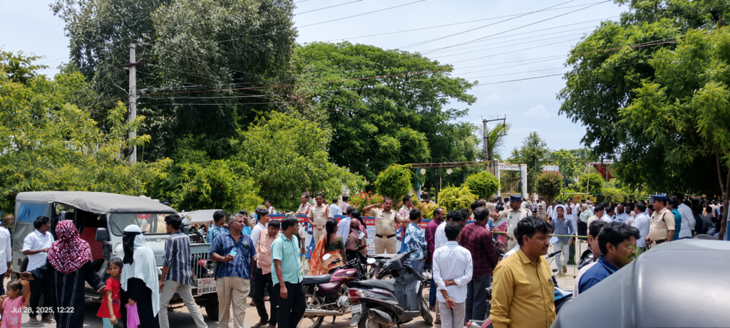కొత్తపల్లెలో భారీ బందోబస్తు మధ్య గ్రామసభ..