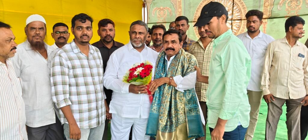 భారత్ ఎంటర్‌ప్రైజెస్ వ్యాపార సముదాయ భవనానికి భూమిపూజ ముఖ్య అతిథిగా పాల్గొన్న డా. వి.ఎస్. ముక్తియార్