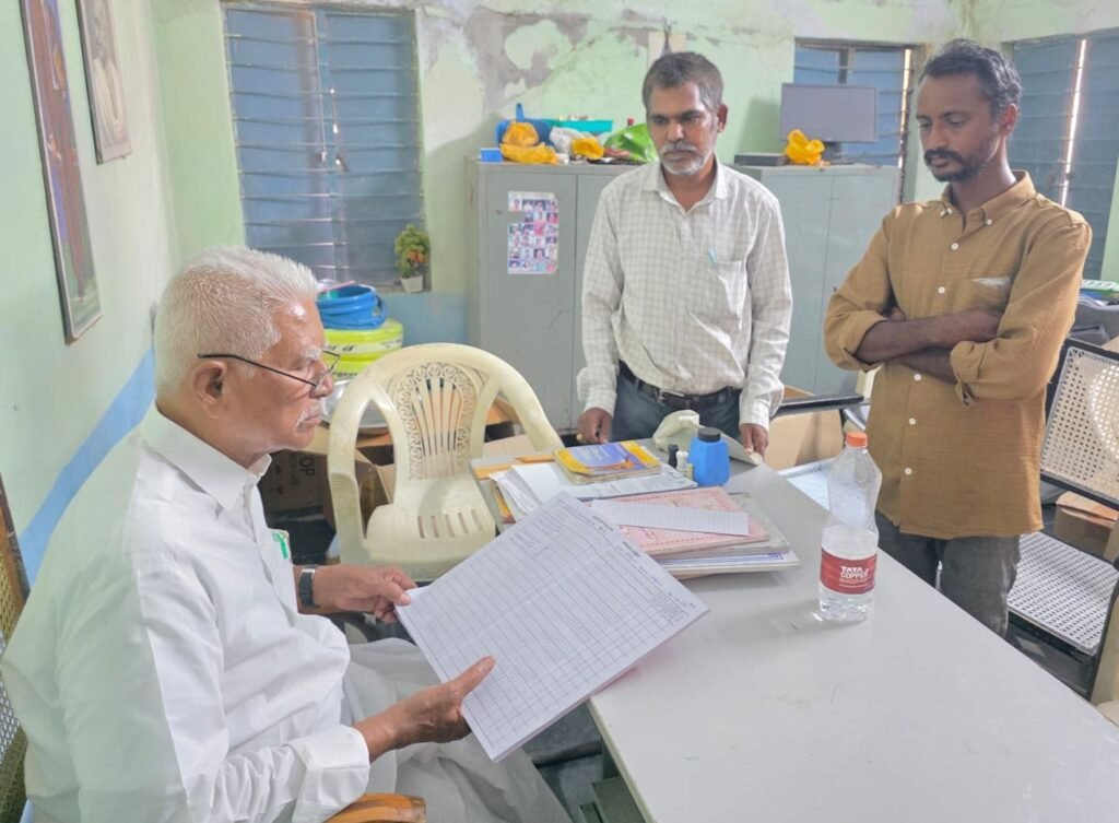 సాంఘిక సంక్షేమ బాలుర వసతి గృహంలో ఆకస్మిక తనిఖీ నిర్వహించిన ఎమ్మెల్యే వరద