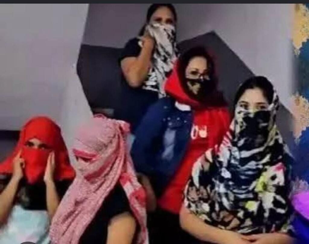 వ్యభిచార గృహంపై పోలీసుల దాడి.. నలుగురు అరెస్ట్