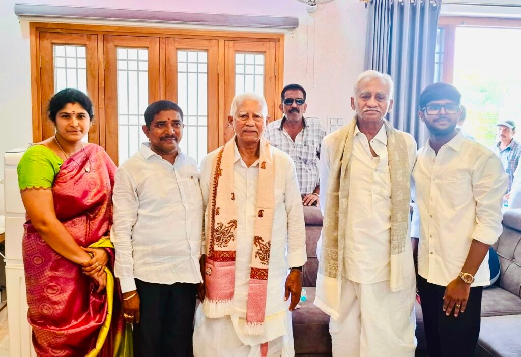 లింగాపురంలో ఎమ్మెల్యే డోర్‌ టు డోర్‌..