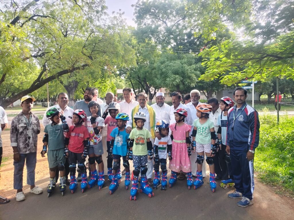 విద్యార్థులు, వాకర్స్‌తో మాజీ ఎమ్మెల్యే మల్లెల లింగారెడ్డి