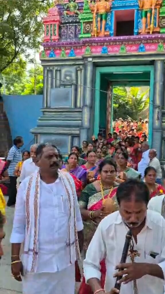 అగస్త్యేశ్వర ఆలయంలో వైభవంగా సామూహిక వరలక్ష్మీ వ్రతాలు