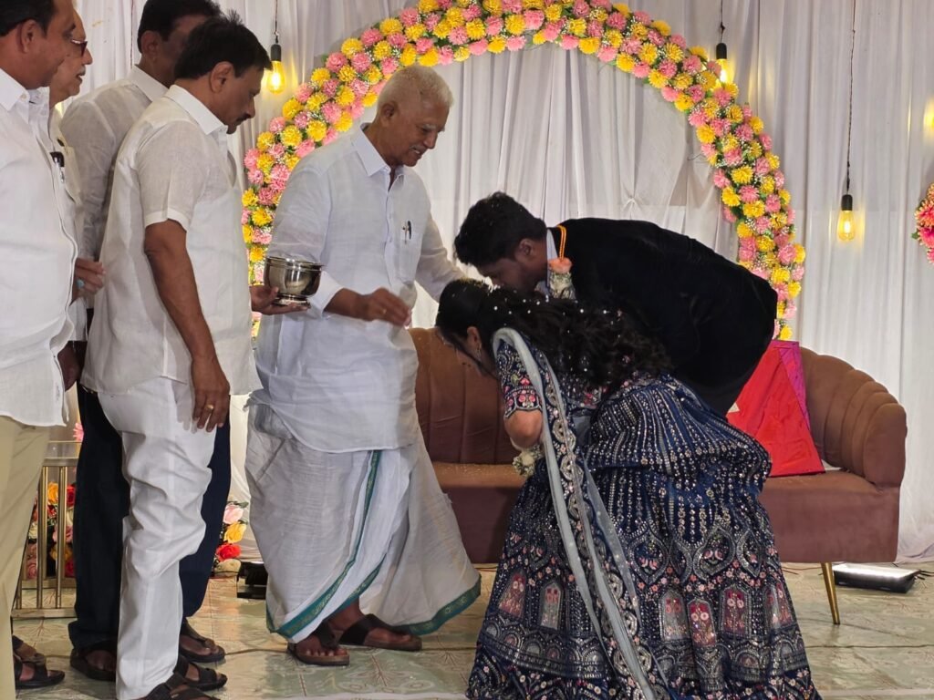 నూతన వధూవరులను ఆశీర్వదించిన ఎమ్మెల్యే నంద్యాల వరదరాజుల రెడ్డి