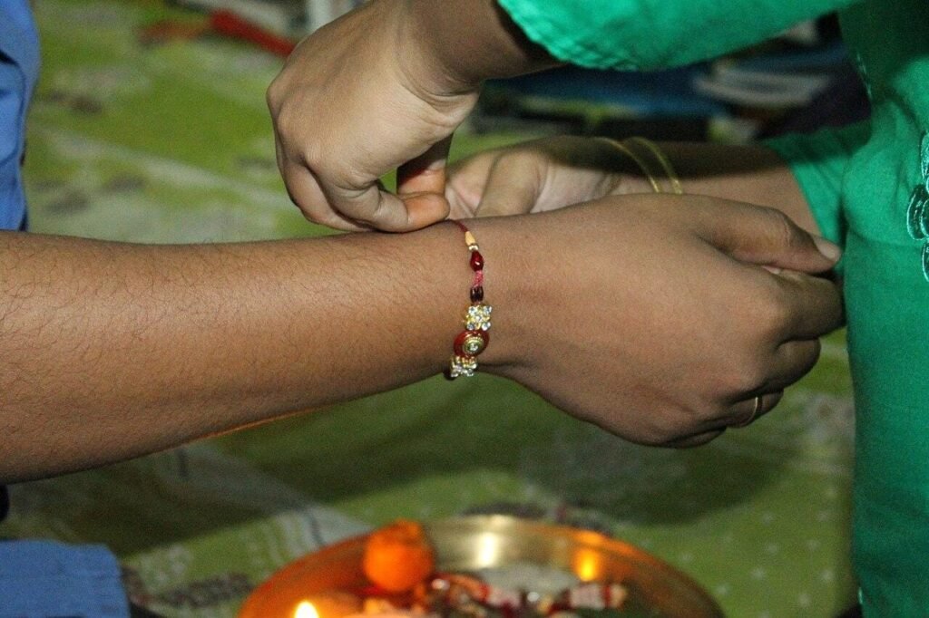 బంధాలకు బలాన్నిచ్చే పవిత్ర పండుగ రక్షాబంధన్