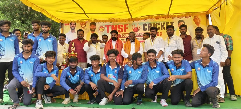 క్రీడా స్ఫూర్తికి వేదికగా.. టీడీపీ–టీఎన్‌ఎస్‌ఎఫ్ క్రికెట్ టోర్నమెంట్