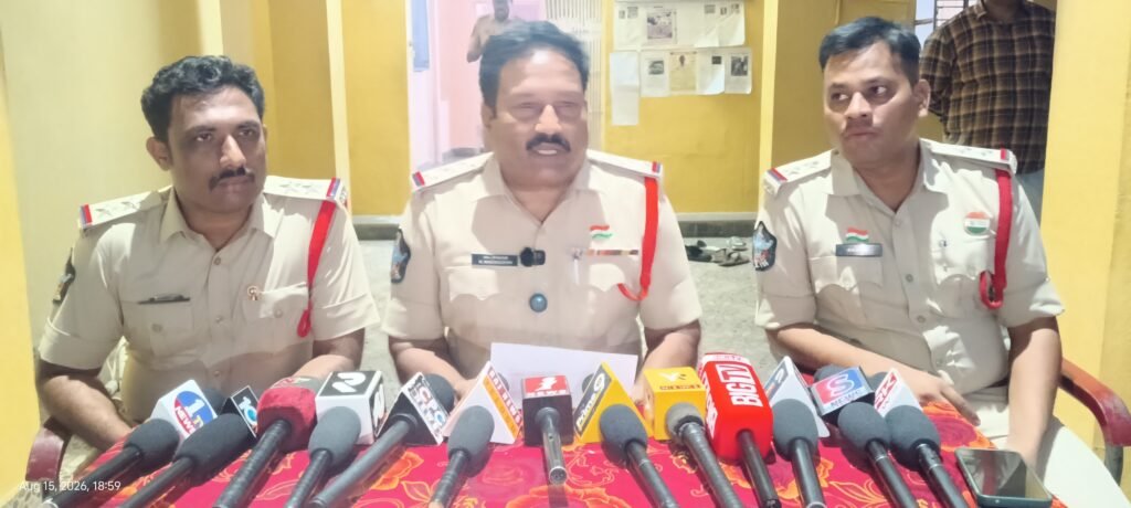 ప్రేమ వ్యవహారంలో యువకుడిపై దాడి.. 11 మంది అరెస్ట్