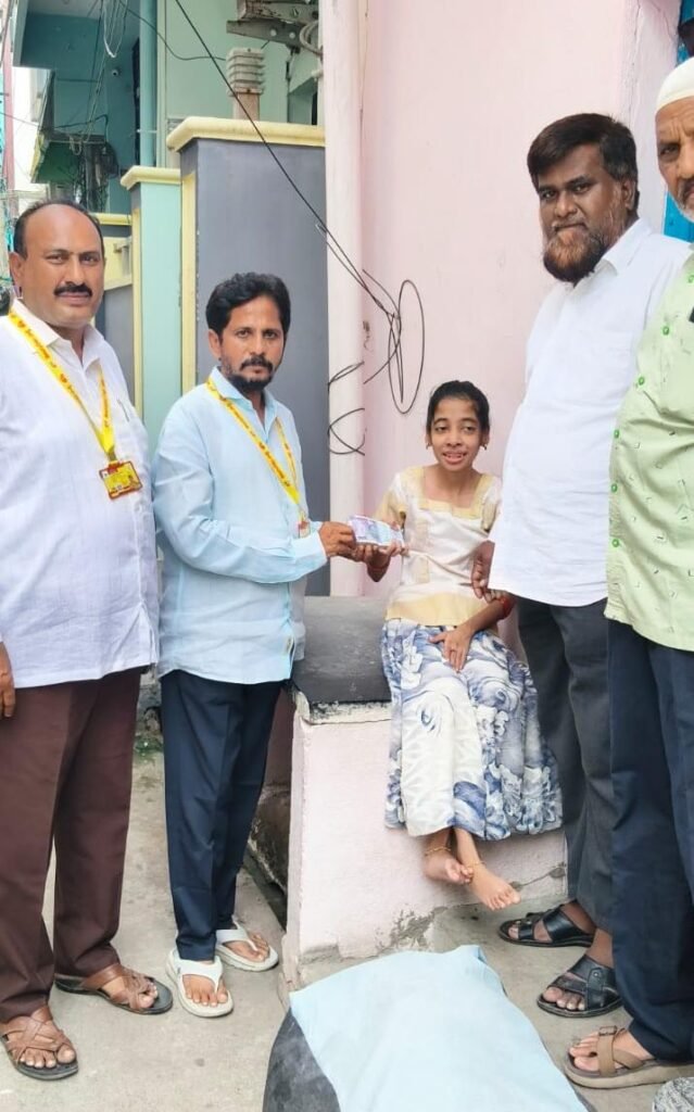 పేదల సేవలో భాగంగా ఇంటింటికీ ఎన్టీఆర్ భరోసా పెన్షన్ల పంపిణీ