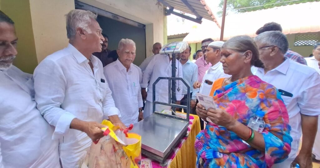 రైతు బజార్లు, రైస్ మిల్లుల అవుట్లెట్ స్టోర్ల ద్వారా పేదలకు అందుబాటు ధరలో నాణ్యమైన బియ్యం – ఎమ్మెల్యే నంద్యాల వరద