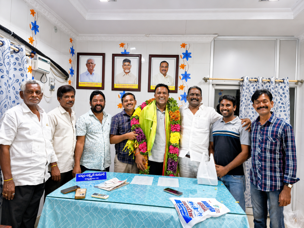 మార్కెట్ యార్డు ఇన్‌చార్జ్ ఛైర్మన్‌ పట్నం లక్ష్మణ్ కు ఘన సన్మానం
