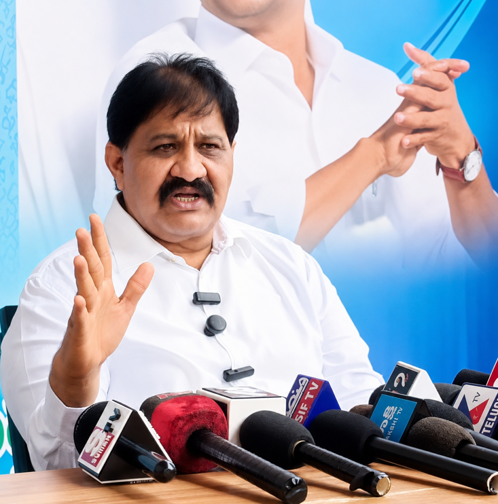వైఎస్ఆర్‌ లా ..సీబీఐ విచారణ కోరగల వా బాబు?