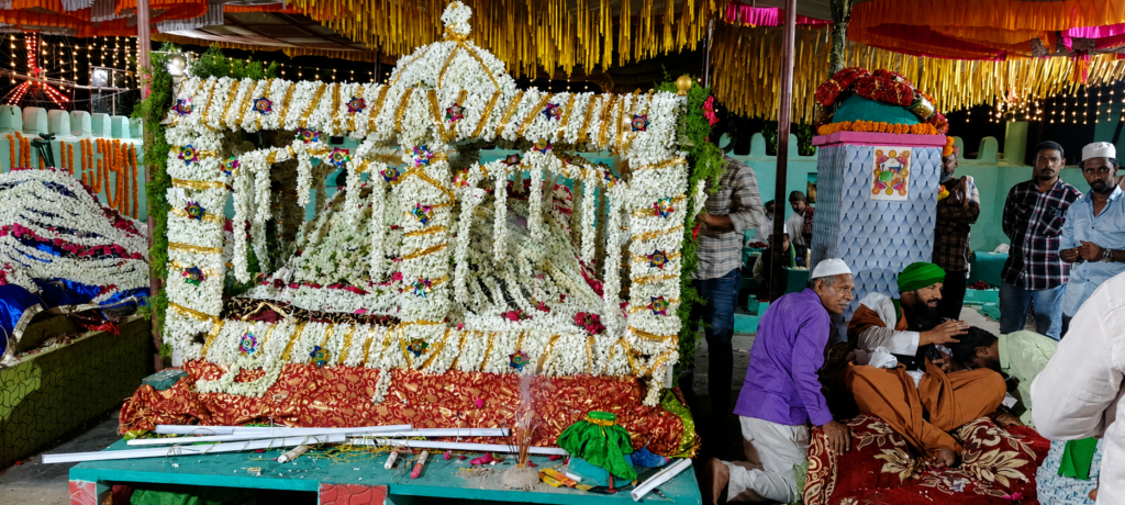 కనుల పండుగగా “హజ్రత్ సయ్యద్ షా నబీ షా ఖాద్రి ఉరఫ్ భం భం పీర్” గంధం మహోత్సవం