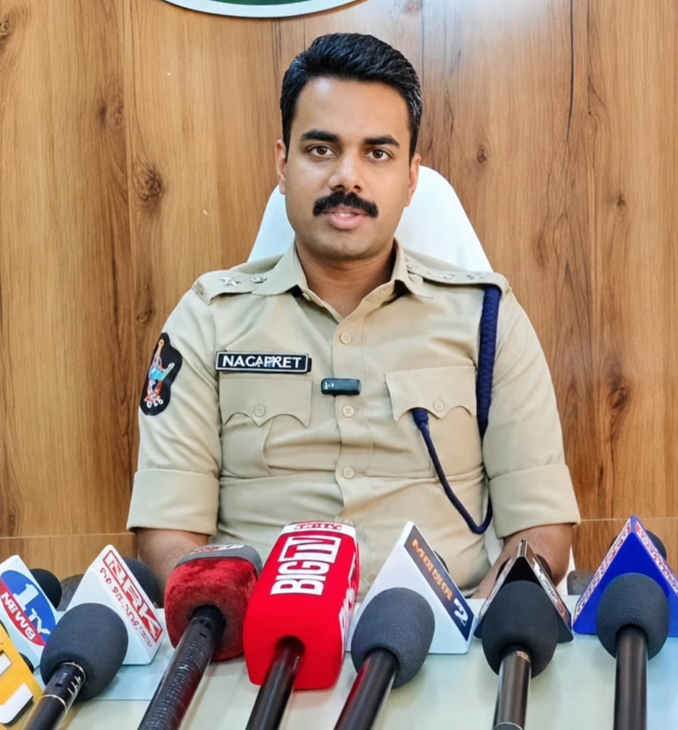 పోలీస్ సేవల్లో పారదర్శకతకు ప్రాధాన్యం–ఎస్పీ