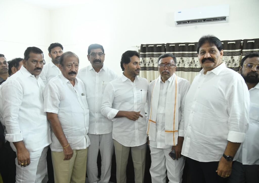 వైఎస్‌ జగన్‌ను మర్యాదపూర్వకంగా కలిసిన రాచమల్లు