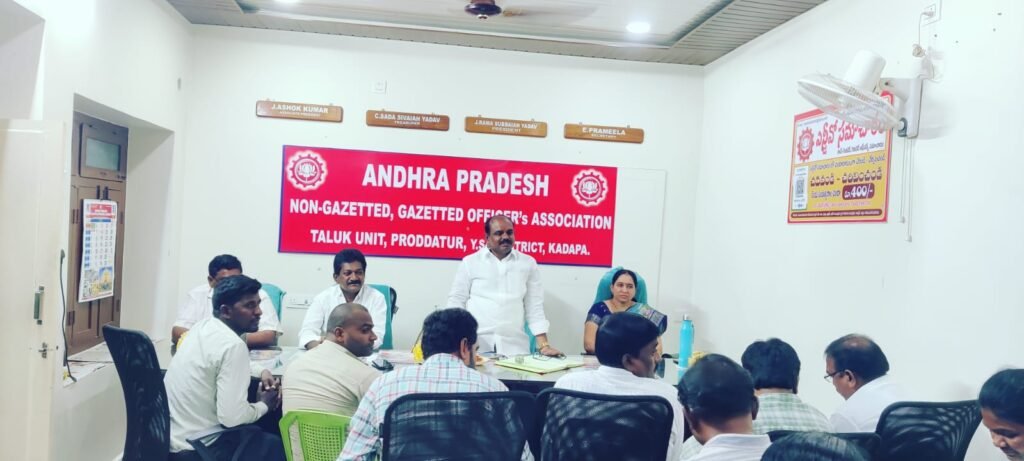 ఉద్యోగుల సమస్యలపై వెంటనే చర్చలకు ఆహ్వానించాలి