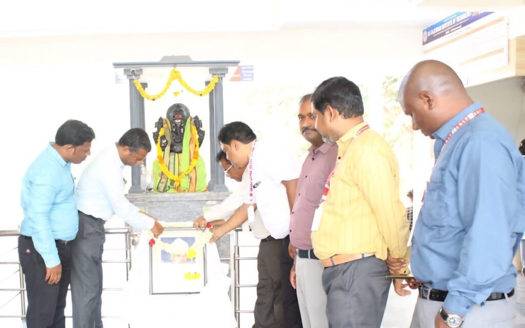 విద్యార్థుల భవిష్యత్తుకు ఉపాధ్యాయులే మార్గదర్శకులు
