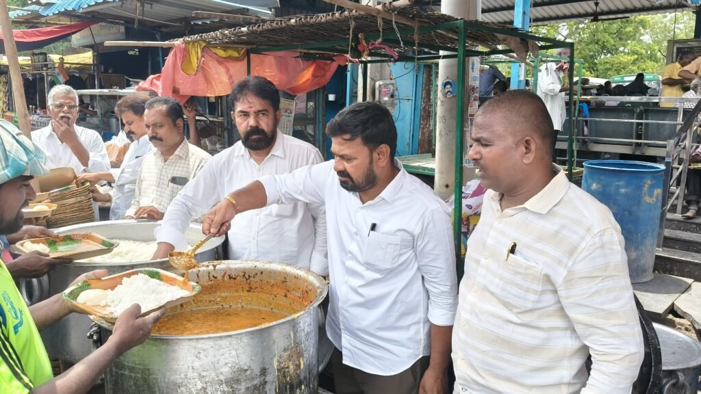 ఆకలితో వచ్చిన వారికి అన్నం పెట్టడమే “చల్లా ధ్యేయం”