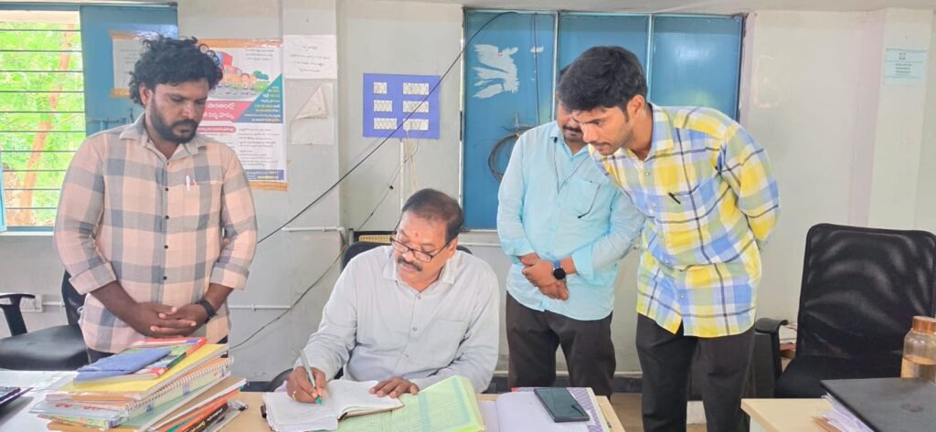 సిబ్బంది గైర్హాజరుపై కమిషనర్‌ ఆగ్రహం