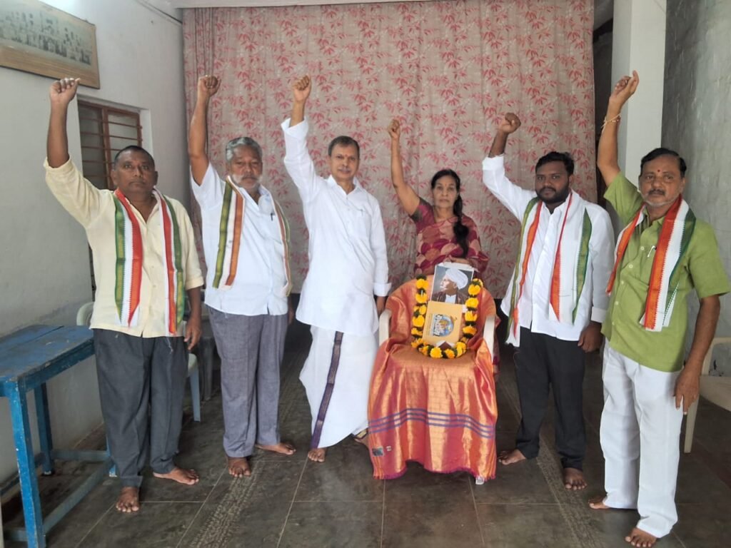 గురజాడ అభ్యుదయ కవితా పితామహుడు.. నవయుగ వైతాళికుడు