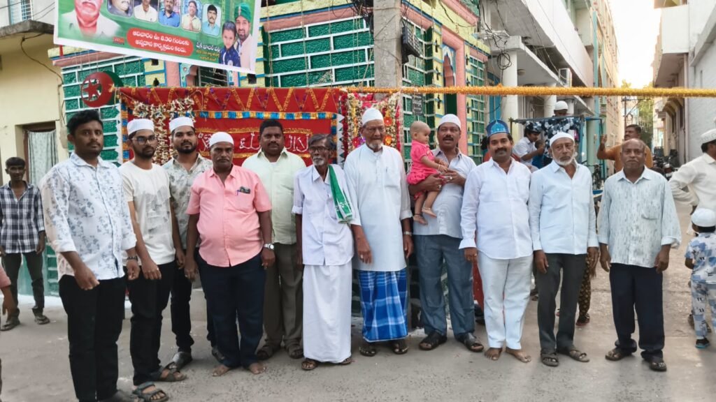 మట్టి మసీద్ వీధిలో ఆధ్యాత్మిక శోభ.. ఘనంగా గ్యార్వి వేడుకలు