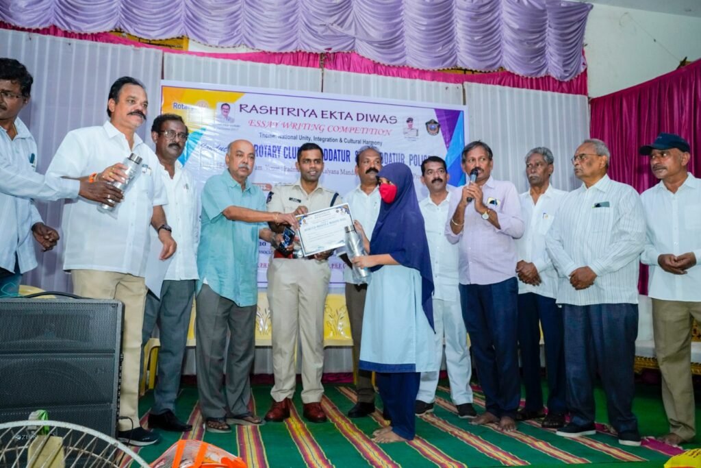 రాష్ట్రీయ ఏక్తా దివస్‌ సందర్భంగా వ్యాసరచన పోటీలు