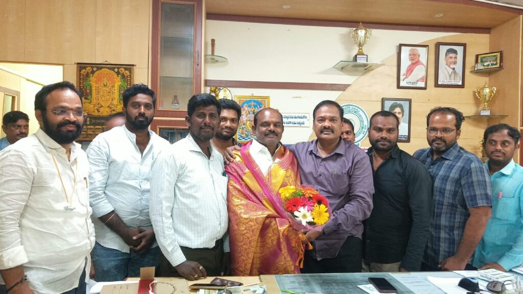 స్వర్ణ వార్డు ఉద్యోగుల సమస్యల పరిష్కారానికి కమిషనర్ హామీ